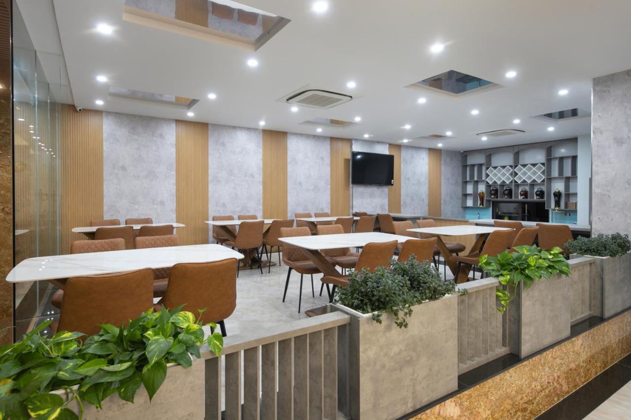 Hummer Hotel & Apartment Da Nang Beach Bagian luar foto